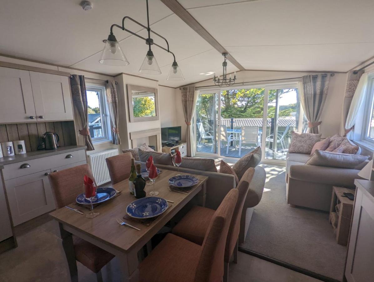 Stunning Luxury Caravan On Edge Of New Forest On Shorefield Country Park Entertainment And Leisure Passes Included 밀퍼드온시 외부 사진
