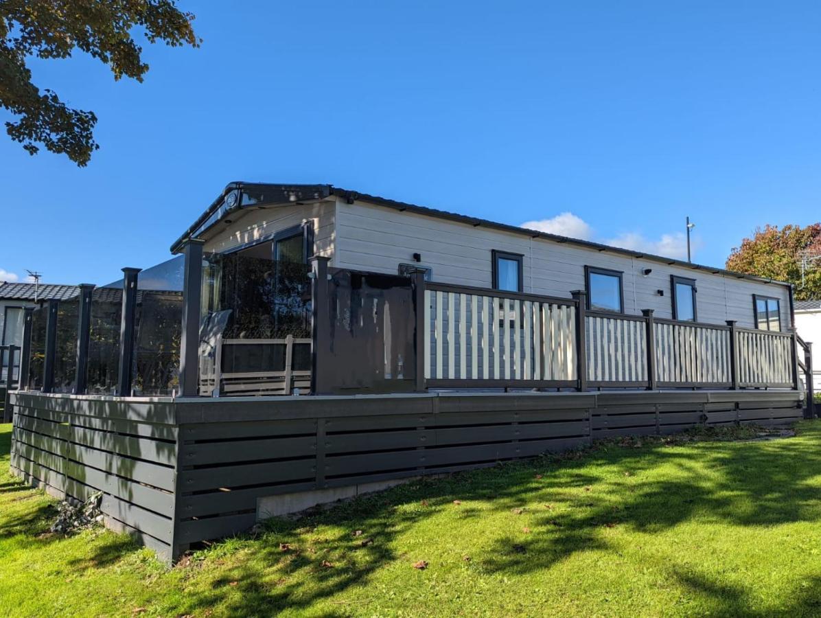 Stunning Luxury Caravan On Edge Of New Forest On Shorefield Country Park Entertainment And Leisure Passes Included 밀퍼드온시 외부 사진
