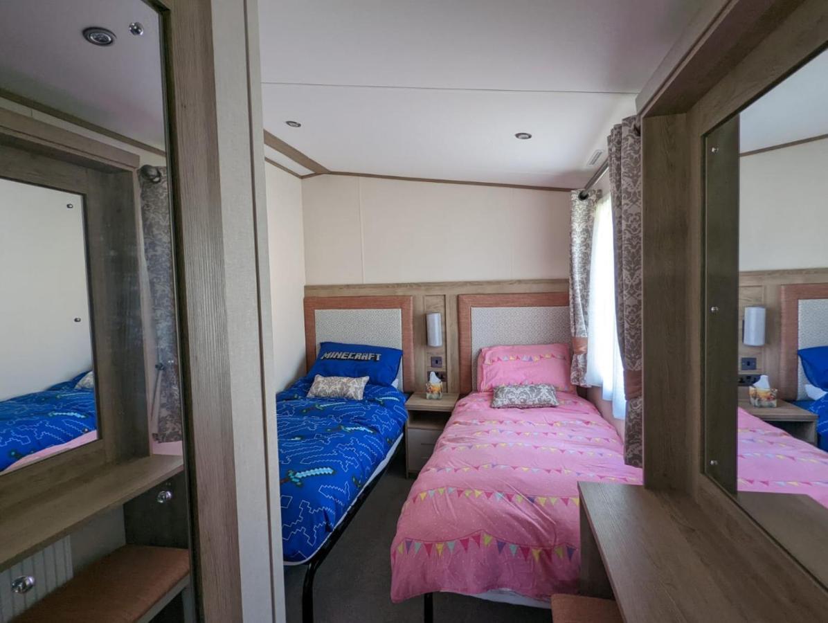 Stunning Luxury Caravan On Edge Of New Forest On Shorefield Country Park Entertainment And Leisure Passes Included 밀퍼드온시 외부 사진