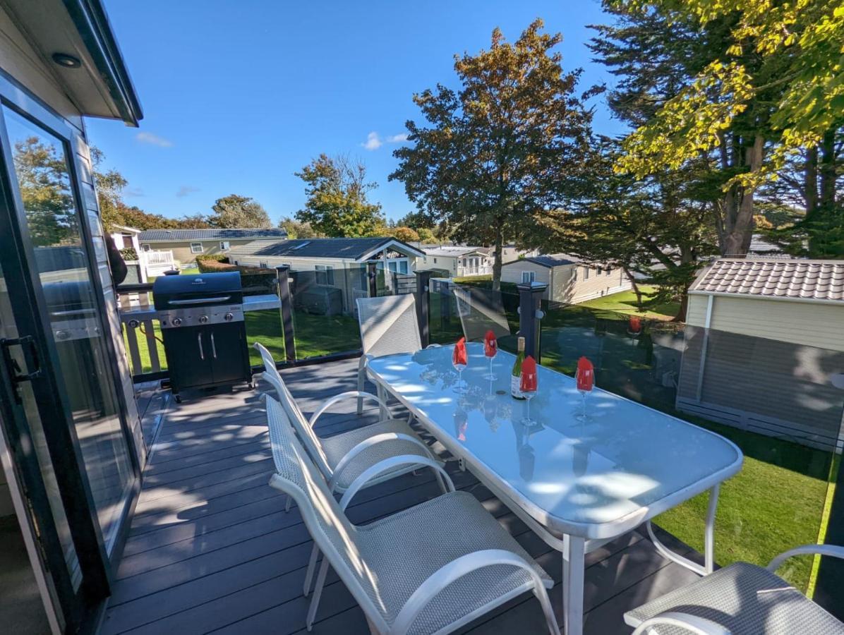 Stunning Luxury Caravan On Edge Of New Forest On Shorefield Country Park Entertainment And Leisure Passes Included 밀퍼드온시 외부 사진